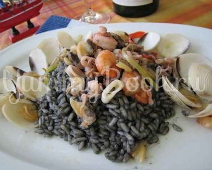 Ризотто черное с дарами моря