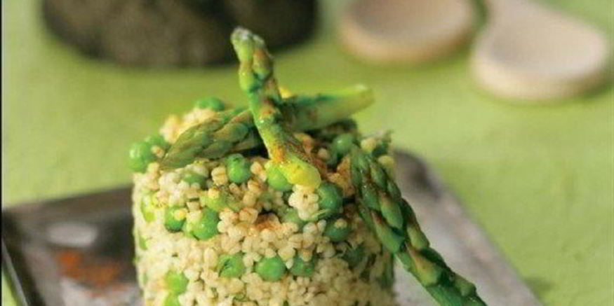 Рецепт ризотто из булгура со спаржей, зеленым горошком и сыром гравьера