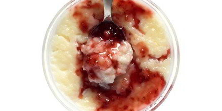 Рецепт ризотто с кокосовым молоко, печеными сливами и красной смородиной