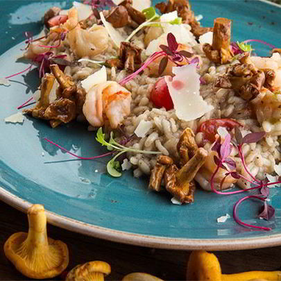 Ризотто с лисичками и креветками в трюфельном соусе