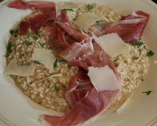 Ризотто с сельдереем, ветчиной и пармезаном