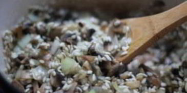 ризотто с шампиньонами и луком