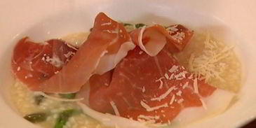 ризотто со спаржей и пармской ветчиной