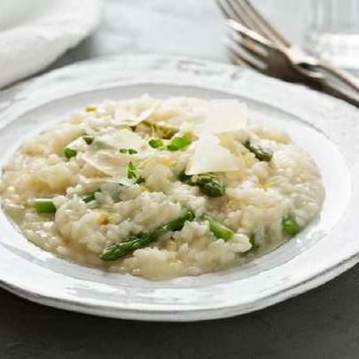Ризотто со спаржей, пармезаном и голландским соусом