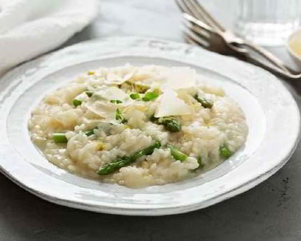 Ризотто со спаржей, пармезаном и голландским соусом