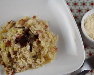 Запеченное в духовке ризотто с луком-пореем и панчеттой