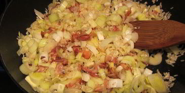 запеченное в духовке ризотто с луком-пореем и панчеттой