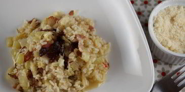 запеченное в духовке ризотто с луком-пореем и панчеттой