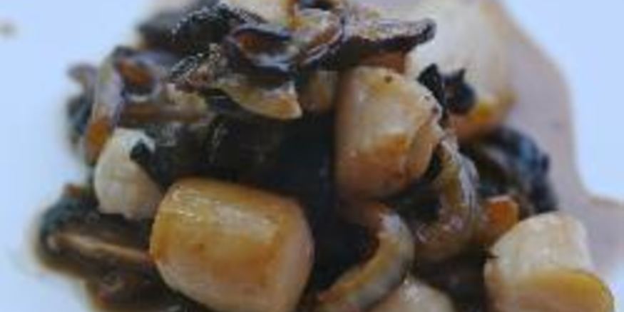 Рецепт гребешков в сливочном соусе с грибами