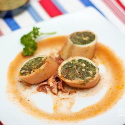 Кальмары, фаршированные шпинатом