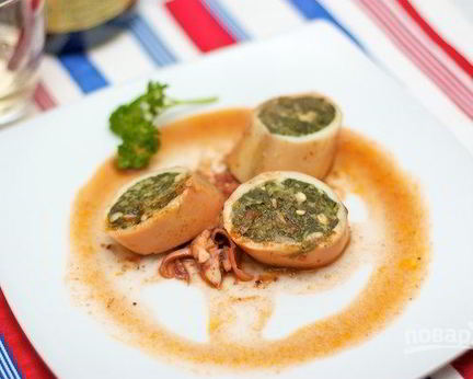 Кальмары, фаршированные шпинатом