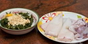 кальмары, фаршированные шпинатом
