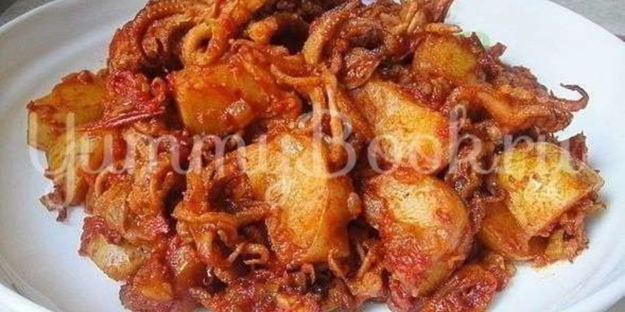 Рецепт кальмаров с помидорами и молодой картошкой