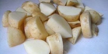 кальмары с помидорами и молодой картошкой