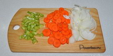 минтай, тушенный с овощами в сливках