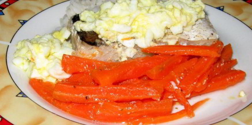 Рецепт отварной рыбы под сливочно-яичным соусом