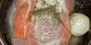 отварная рыба под сливочно-яичным соусом