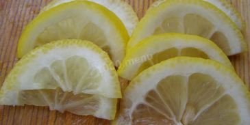 речная рыба в мультиварке с лимонами на пару