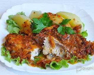 Рыба под овощным соусом