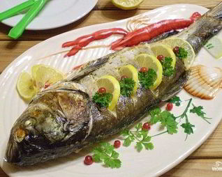 Рыба в духовке со сметаной