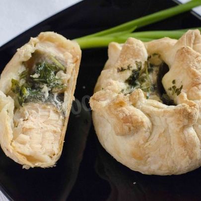 Семга в слоеном тесте