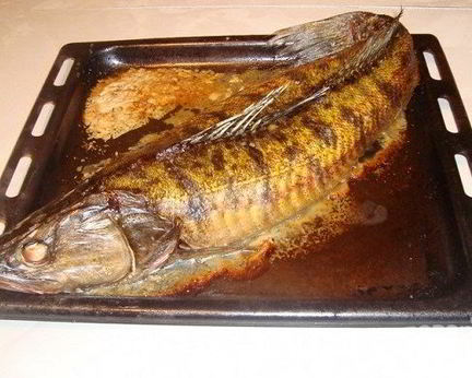 Судак фаршированный целиком