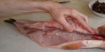 судак фаршированный целиком