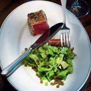 Рецепт Тунца с капустой, авокадо и чечевицей