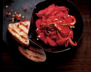 Тунец с вялеными помидорами