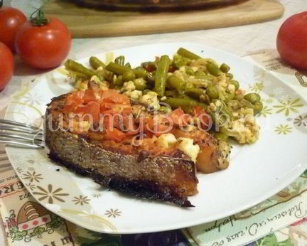 Запеченная семга с брынзой и помидорами