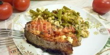 запеченная семга с брынзой и помидорами