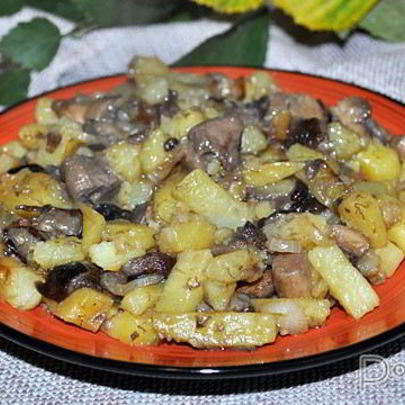 Жареные лесные грибы с картофелем