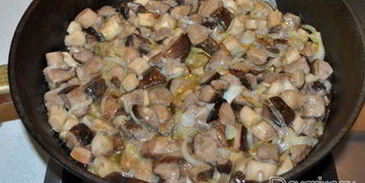 жареные лесные грибы с картофелем