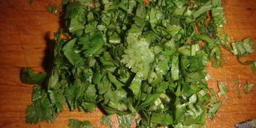 салат-гарнир с баклажанами и помидором