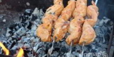 куриный шашлык в томатном соусе