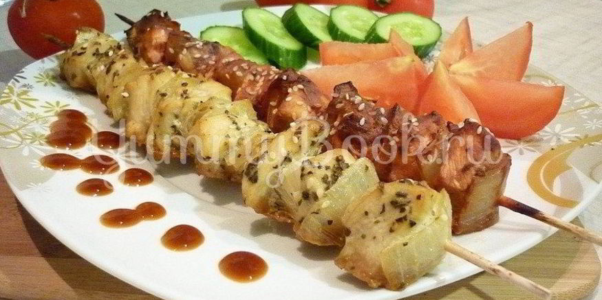 Рецепт куриных шашлычков на шпажках красное и белое