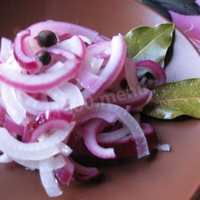 Маринованный лук с медом к шашлыку и мясу