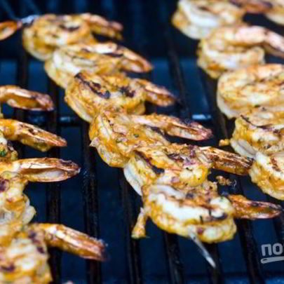 Шашлычки из креветок на гриле