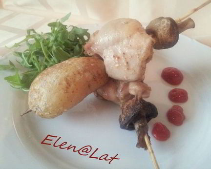 Шашлычки из курочки с молодой картошечкой и шампиньонами