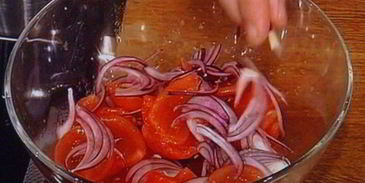 шашлык — ассорти из морепродуктов с салатом из грейпфрута