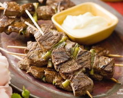 Шашлык из говядины на шпажках