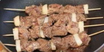 шашлык из говядины на шпажках