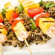 Рецепт Шашлыков из креветок и ананасов на гриле в соусе терияки с кунжутом