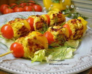 Шашлыки из рубленного мяса с овощами