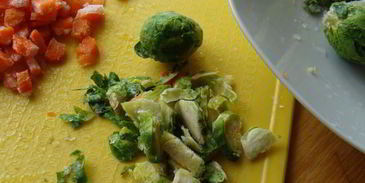 капустный шницель с грибами и овощами