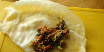 капустный шницель с грибами и овощами