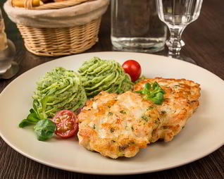 Рубленые шницели из курицы с сыром