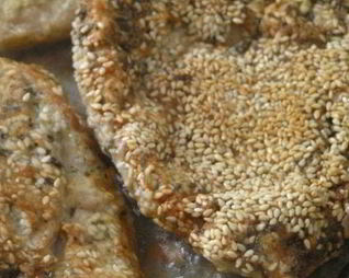 Шницель в мятной панировке с кунжутом