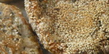 шницель в мятной панировке с кунжутом