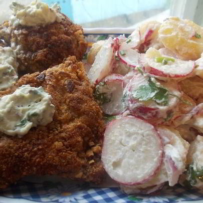 Венские ореховые шницели со сливочным картофельным салатом